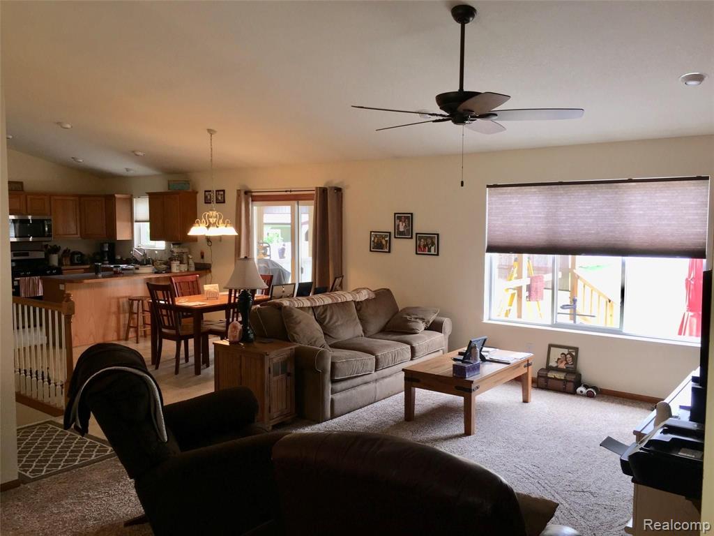 7047 Gillette Road Flushing, MI 48433 - Photo 9 of 38