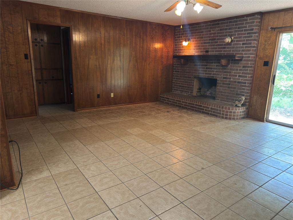 415 Meadowlark Trail Springtown, TX 76082 - Photo 11 of 40