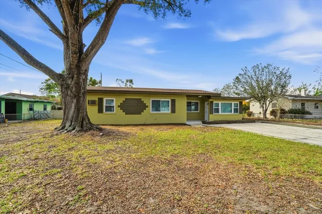 a view of a house with a yard