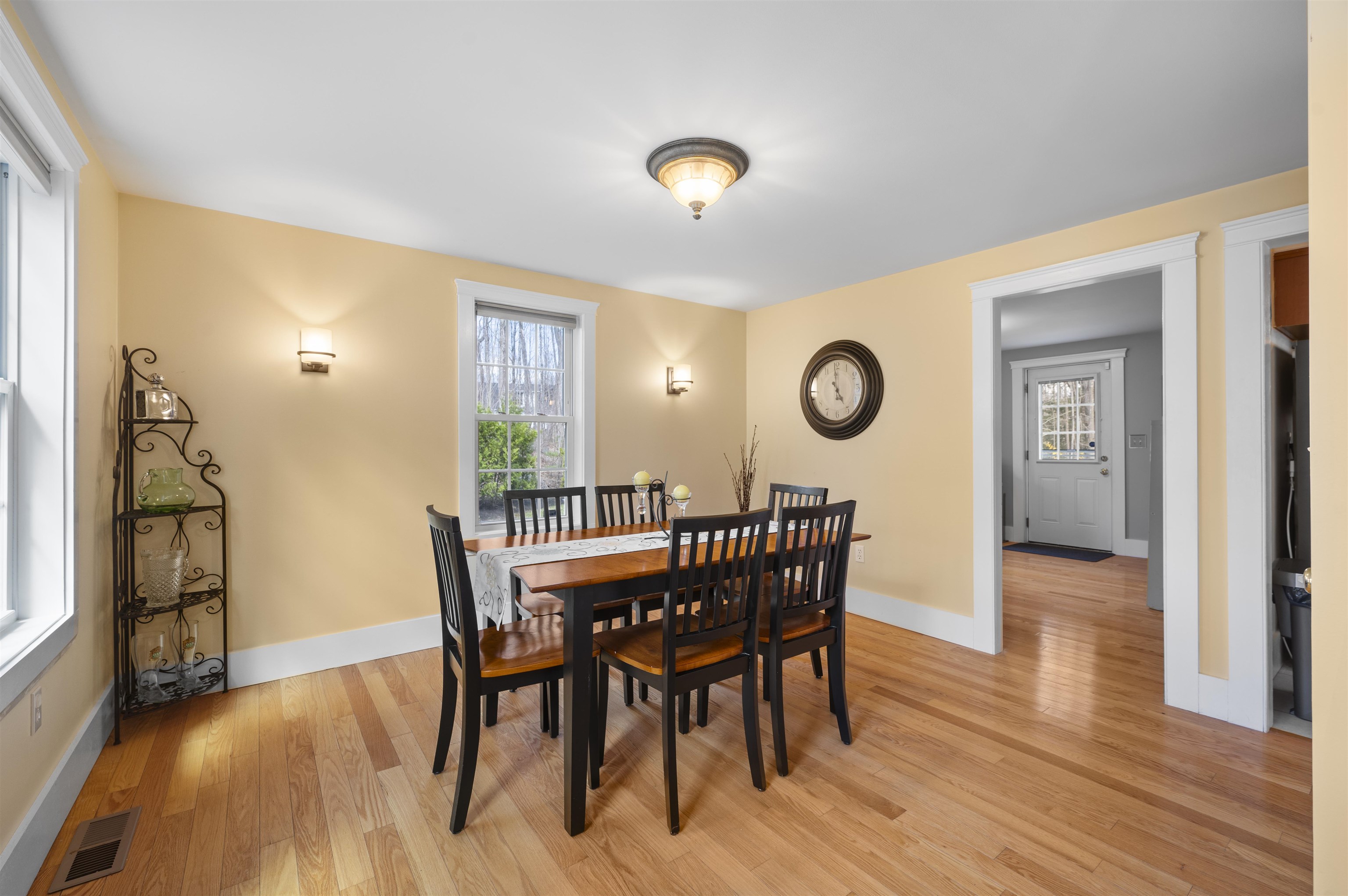 105 Brentwood Road Exeter, NH 03833 - Photo 13 of 47