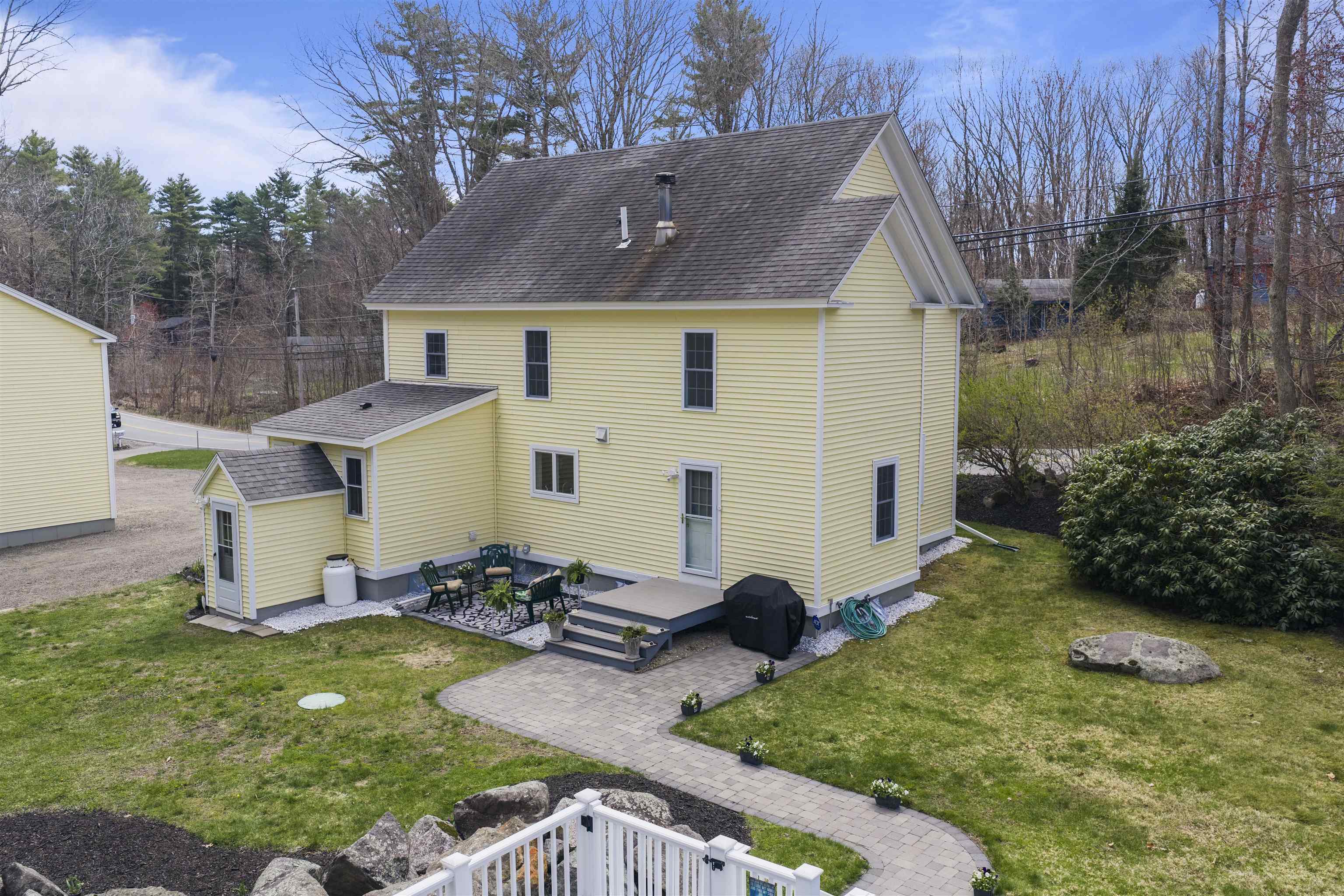 105 Brentwood Road Exeter, NH 03833 - Photo 4 of 47
