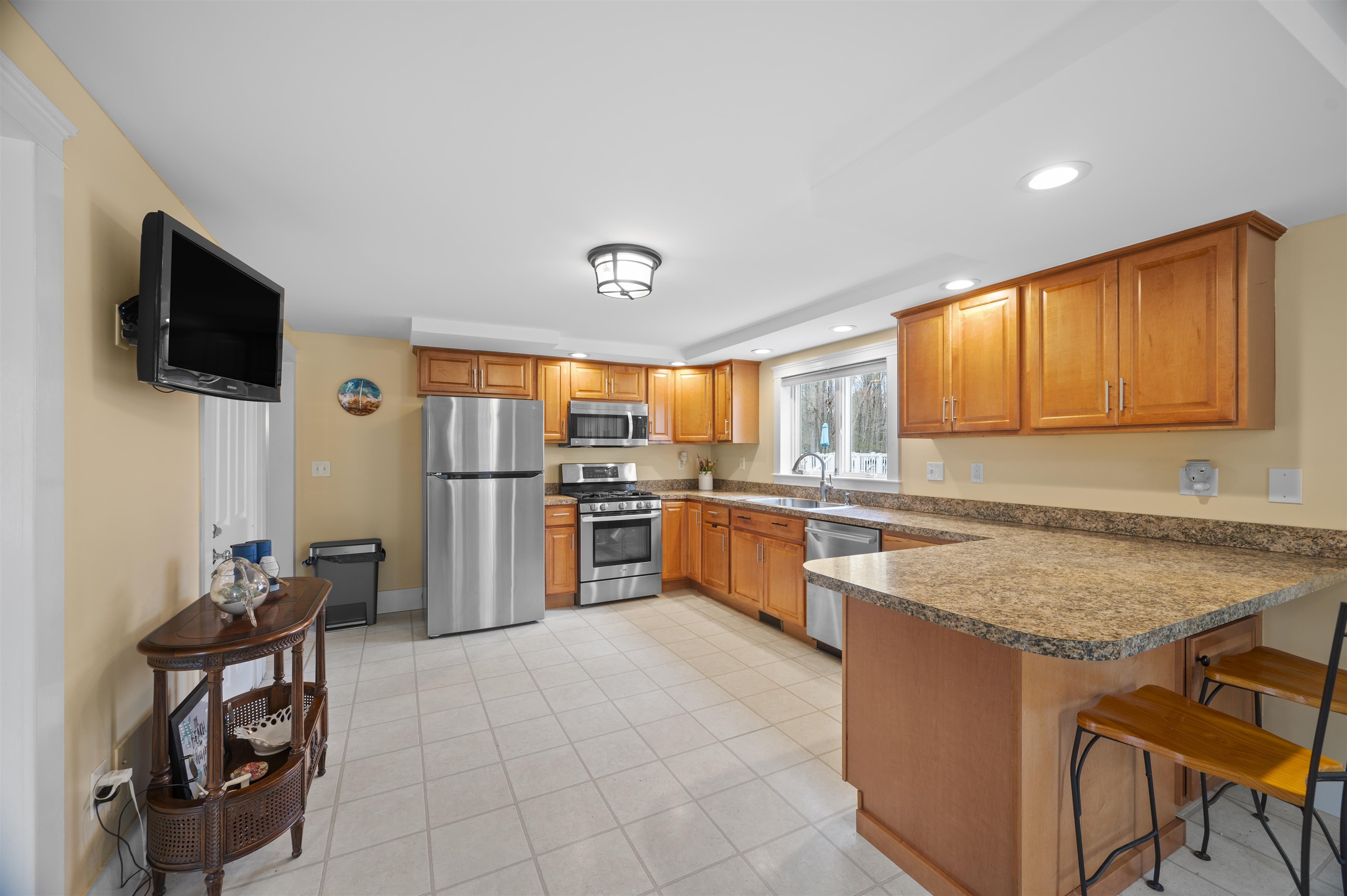 105 Brentwood Road Exeter, NH 03833 - Photo 7 of 47