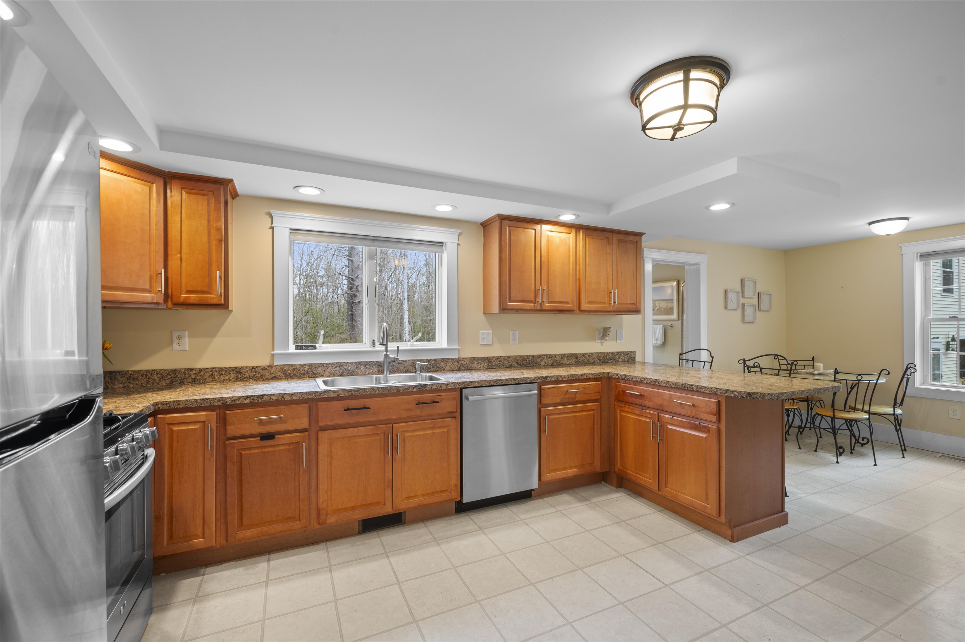 105 Brentwood Road Exeter, NH 03833 - Photo 8 of 47