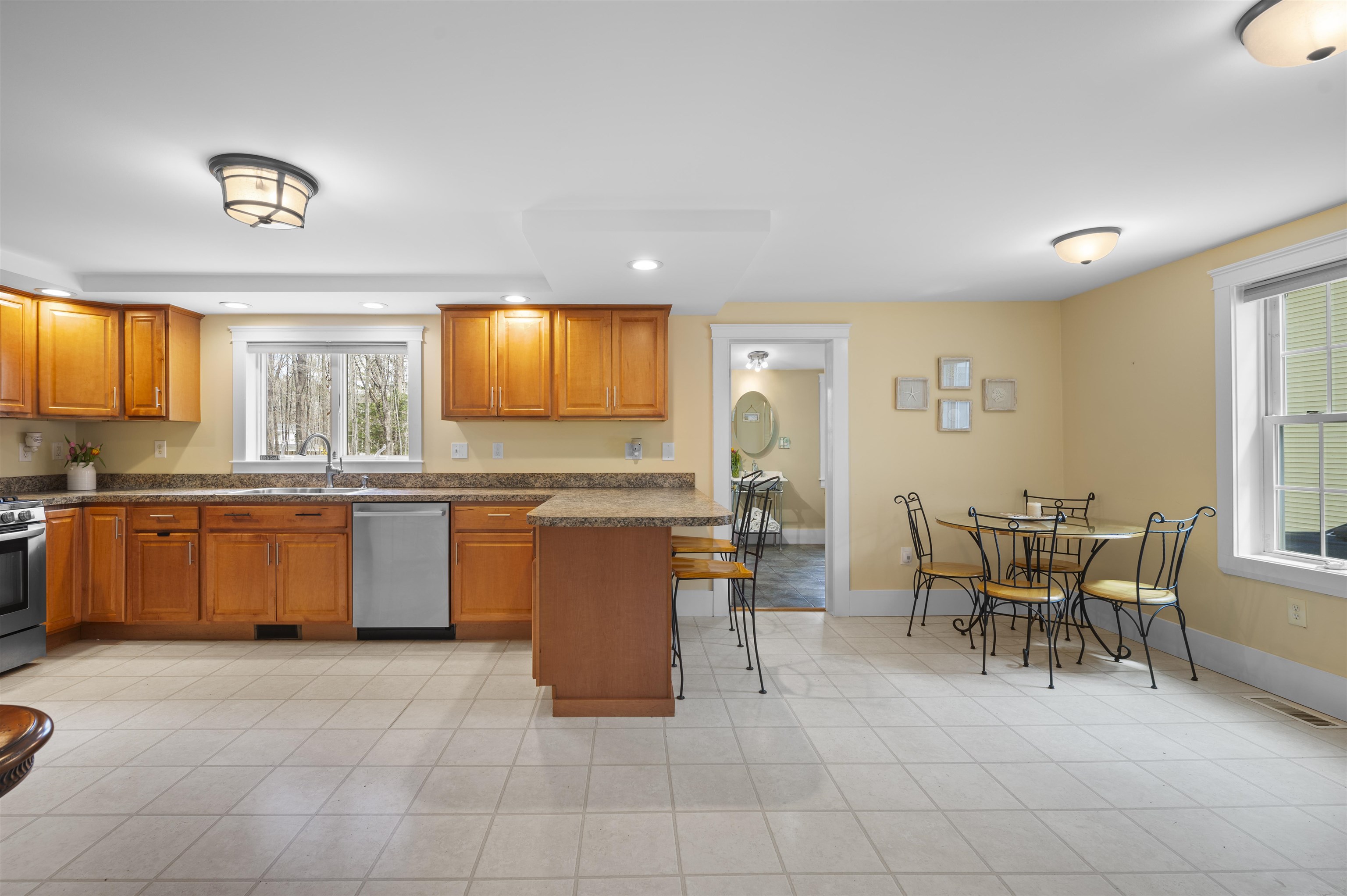 105 Brentwood Road Exeter, NH 03833 - Photo 9 of 47