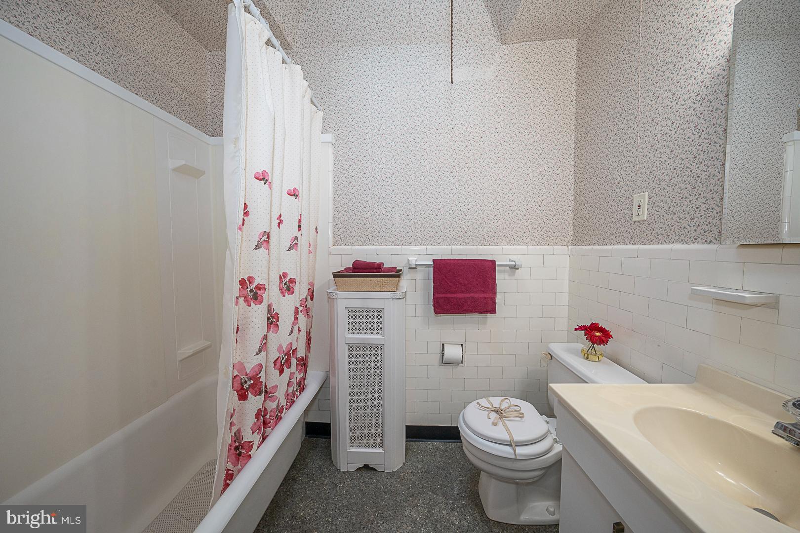 202 Kent Road Upper Darby, PA 19082 - Photo 15 of 27 Full Bath