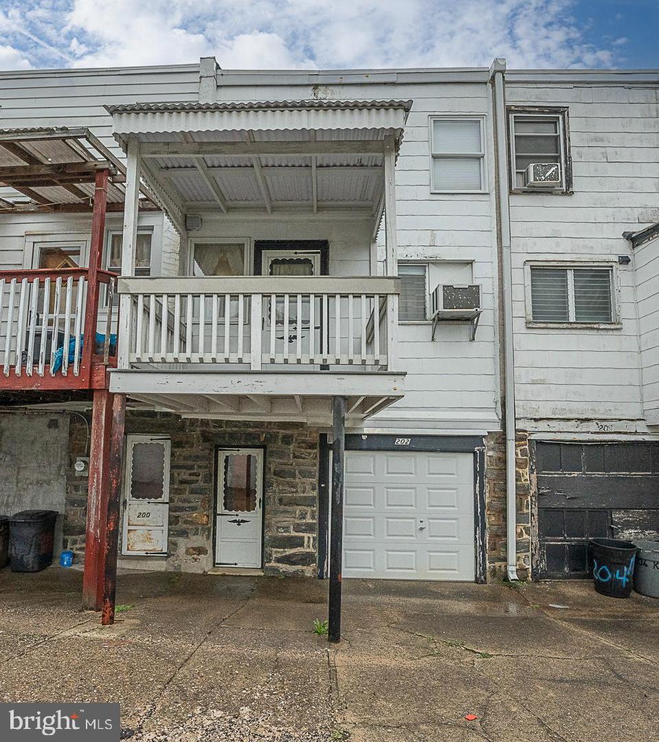202 Kent Road Upper Darby, PA 19082 - Photo 24 of 27 back deck