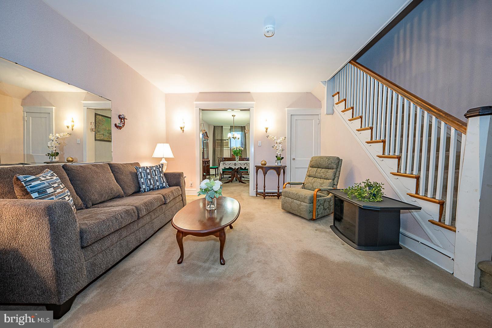 202 Kent Road Upper Darby, PA 19082 - Photo 4 of 27 Family room