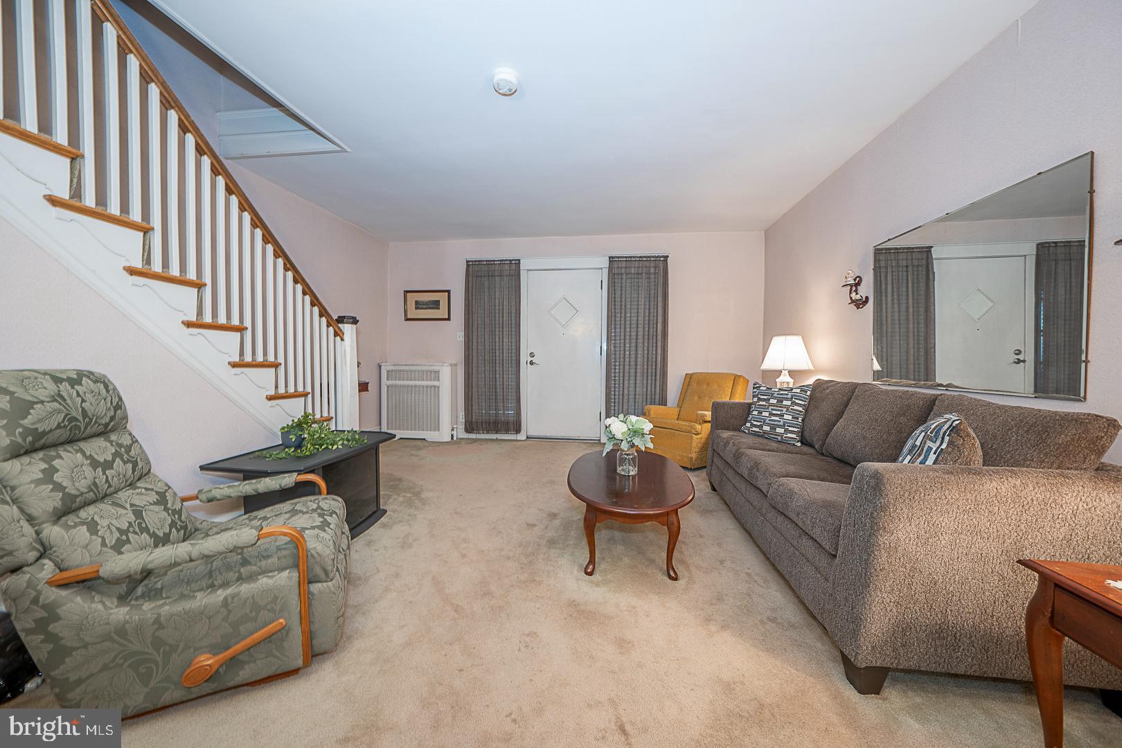 202 Kent Road Upper Darby, PA 19082 - Photo 5 of 27 Family room