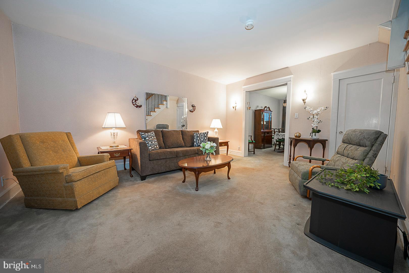 202 Kent Road Upper Darby, PA 19082 - Photo 6 of 27 Family room
