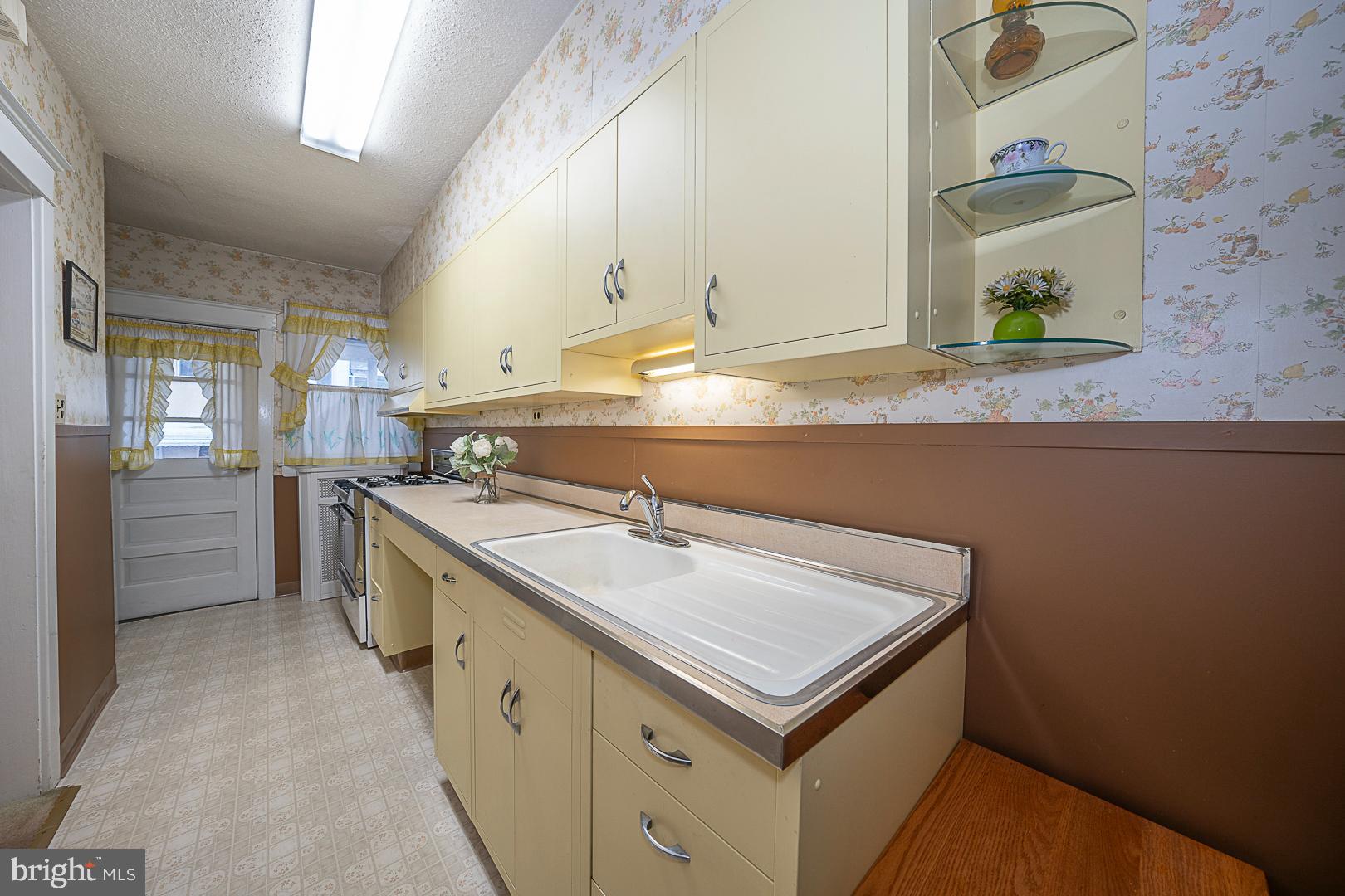 202 Kent Road Upper Darby, PA 19082 - Photo 10 of 27