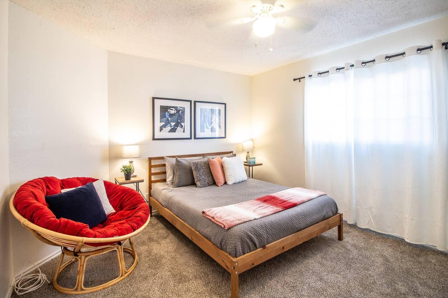 5806 6th Street, Unit B Lubbock, TX 79416 - Photo 32 of 45 a bedroom with a bed and a couch