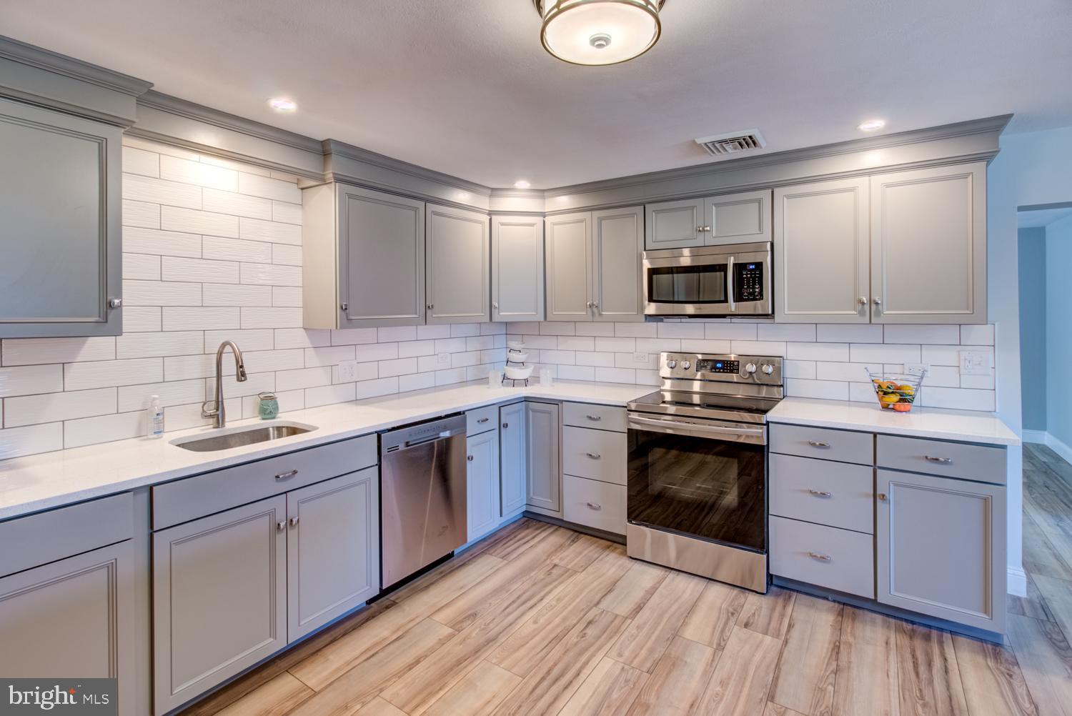 29 Alton Road Hamilton, NJ 08619 - Photo 13 of 39
