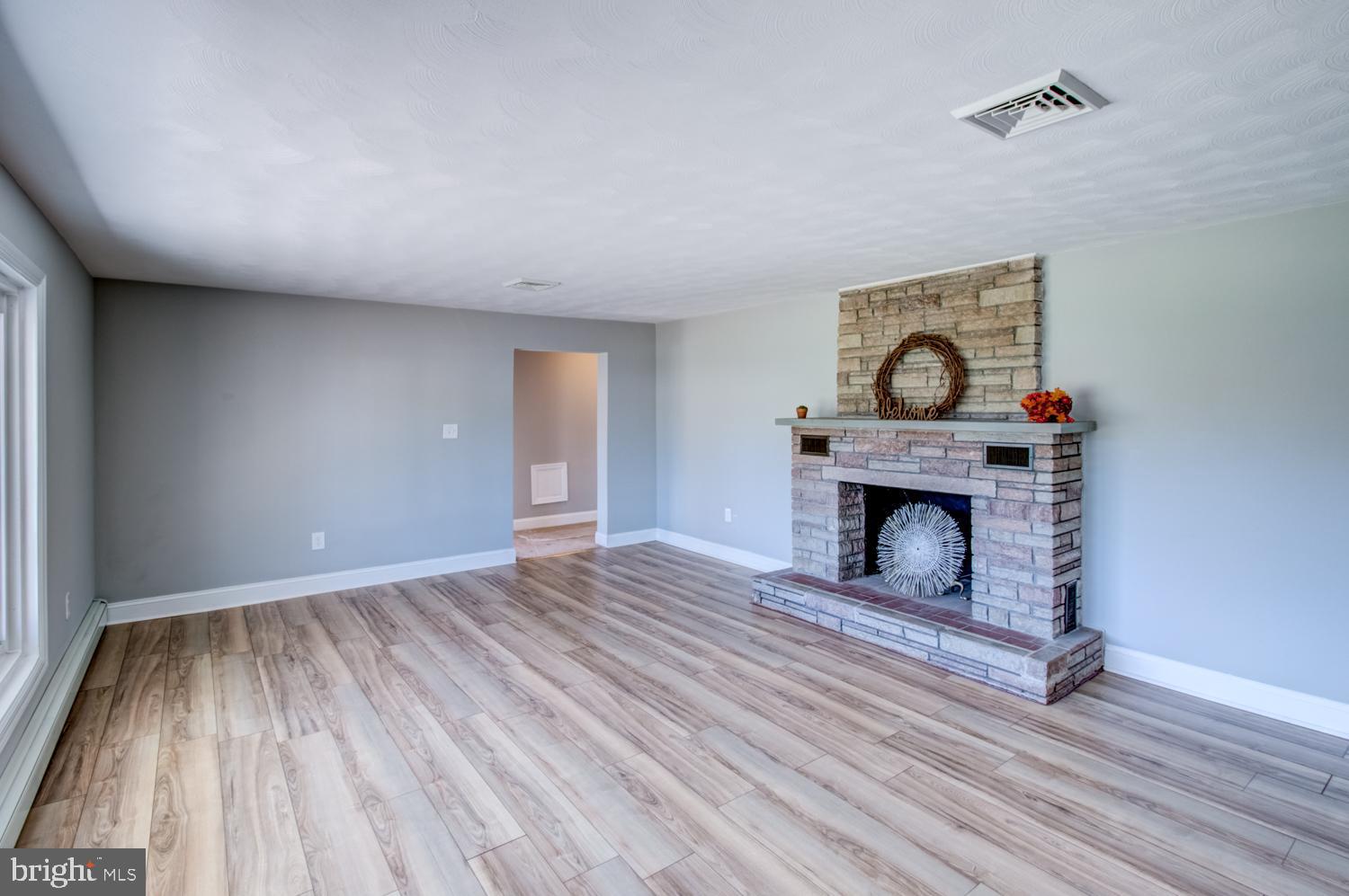 29 Alton Road Hamilton, NJ 08619 - Photo 5 of 39