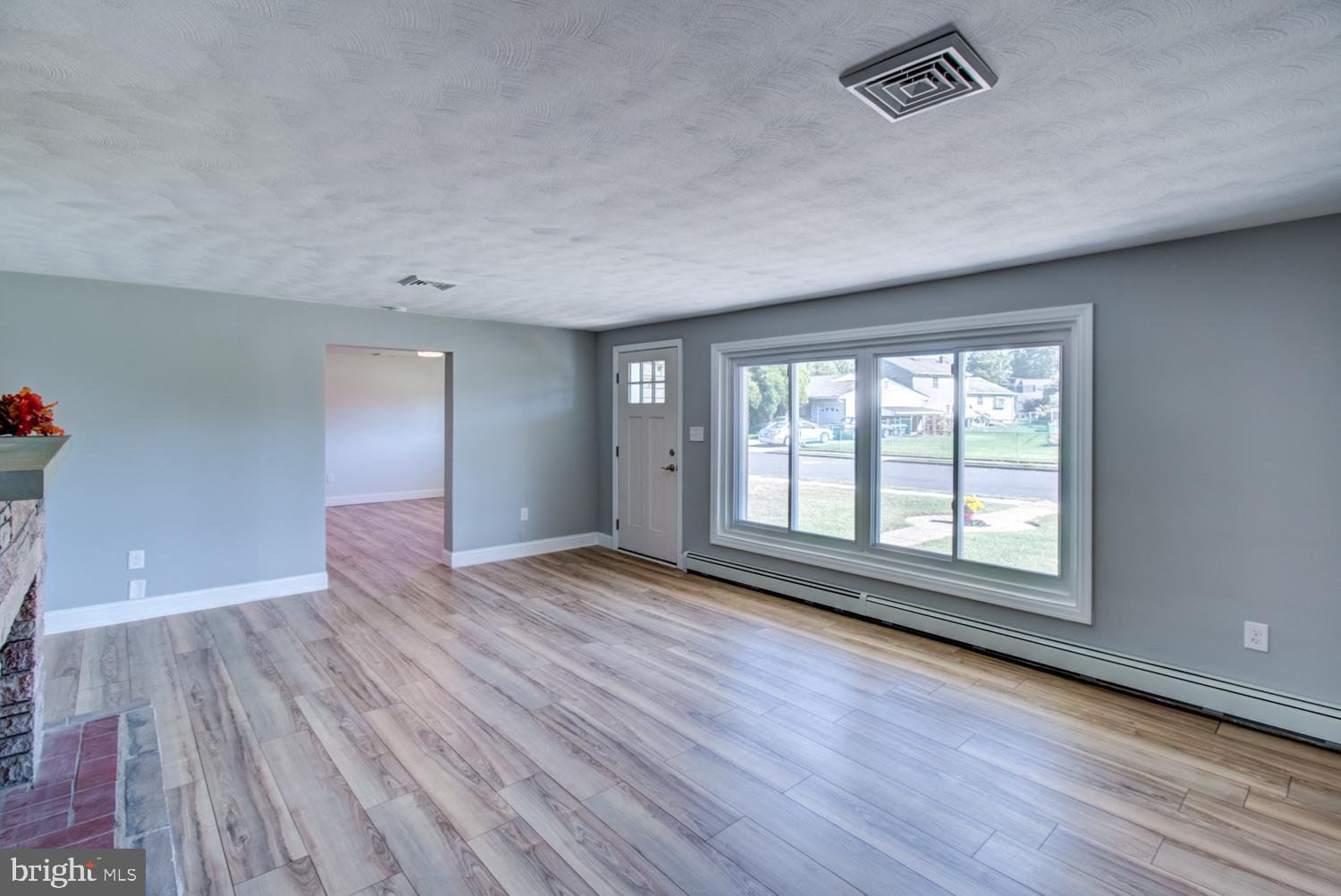29 Alton Road Hamilton, NJ 08619 - Photo 7 of 39