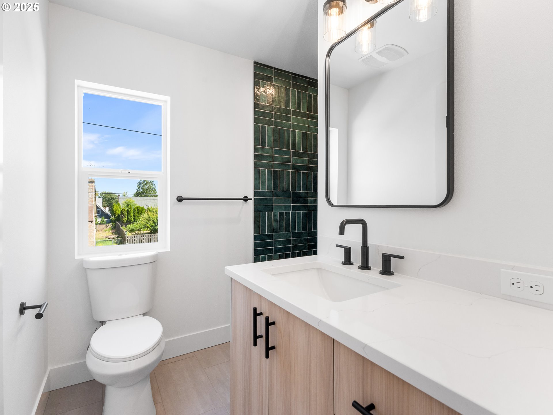 4354 Northeast Going Street Portland, OR 97218 - Photo 13 of 16