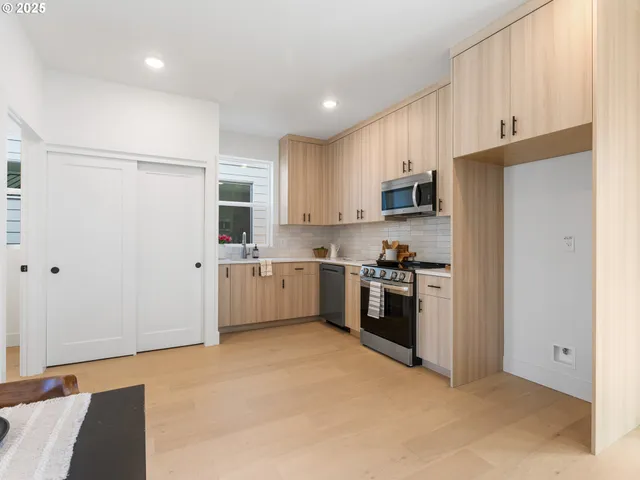 $399,900 | 4354 Northeast Going Street, Portland, OR 97218