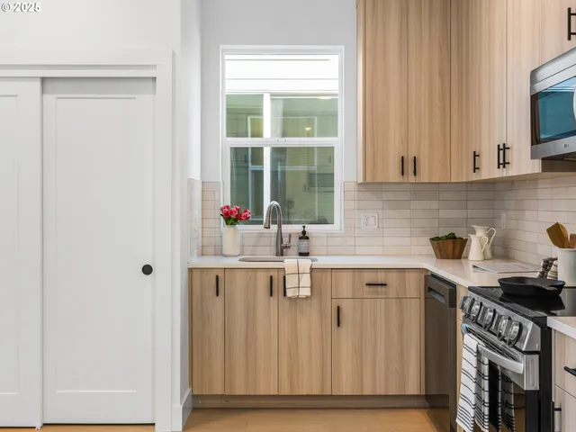 $399,900 | 4354 Northeast Going Street, Portland, OR 97218