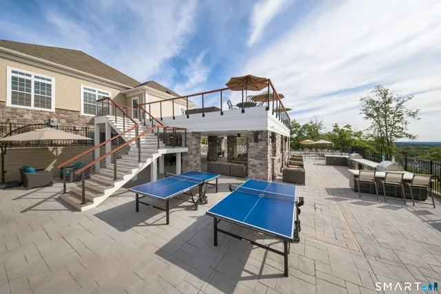 $715,000 | 16 Walden Court, Unit 11, Danbury, CT 06810