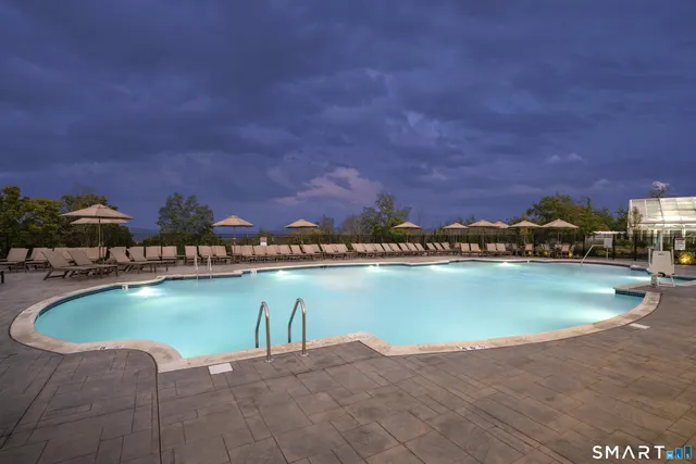 $715,000 | 16 Walden Court, Unit 11, Danbury, CT 06810