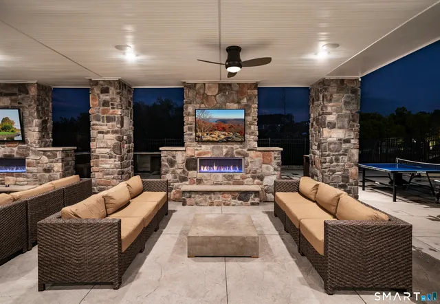 $715,000 | 16 Walden Court, Unit 11, Danbury, CT 06810