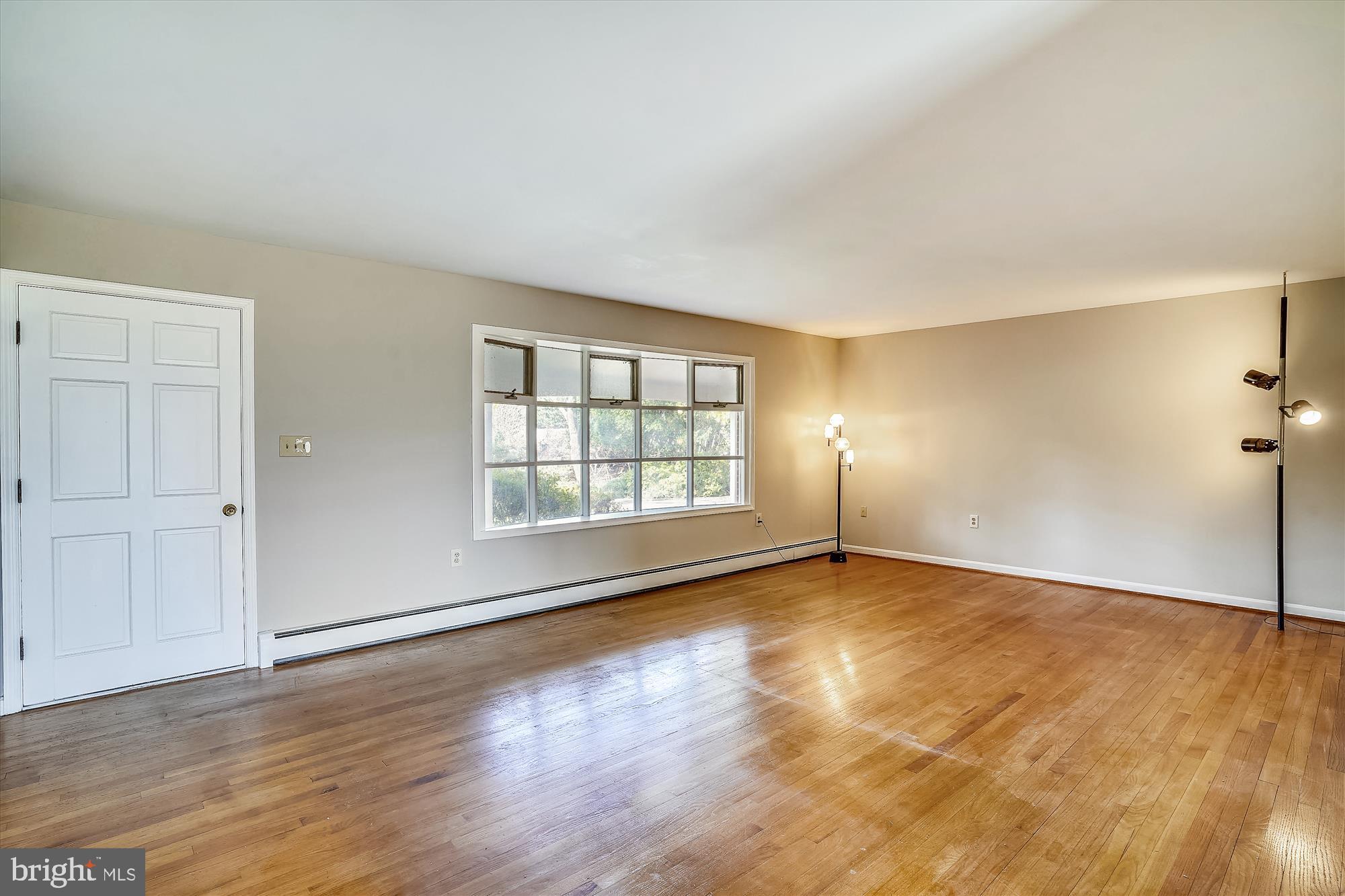 5714 Shookstown Road Frederick, MD 21702 - Photo 4 of 43 Living room
