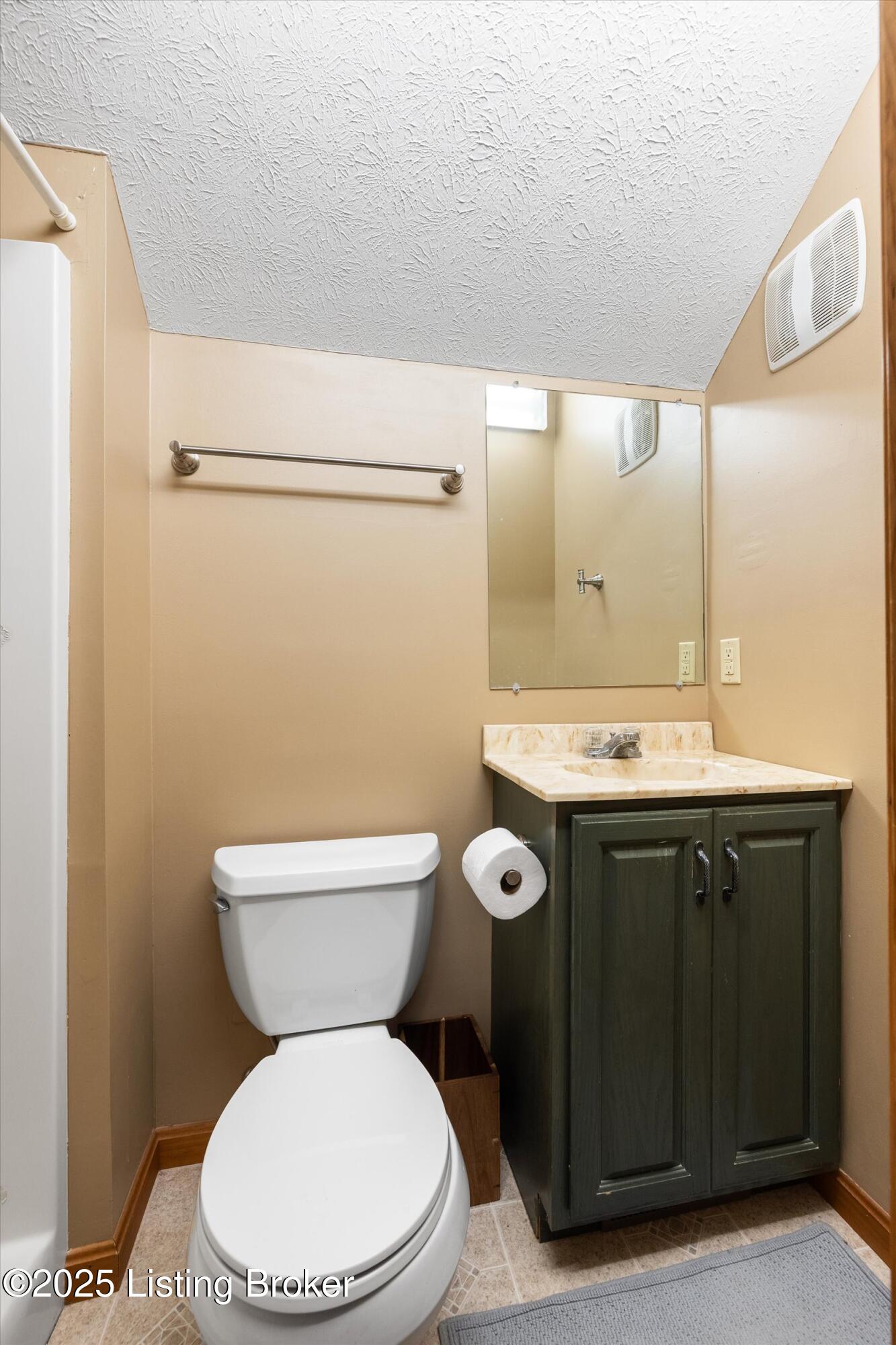 2392 Holt Ridge Road Bloomfield, KY 40008 - Photo 36 of 66 Primary full bath