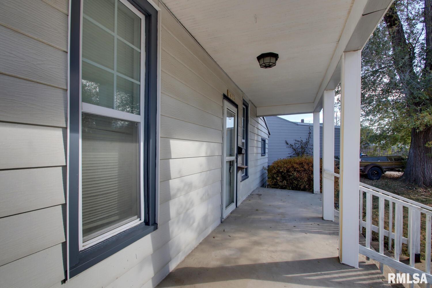 1615 Maple Street Quincy, IL 62301 - Photo 3 of 24