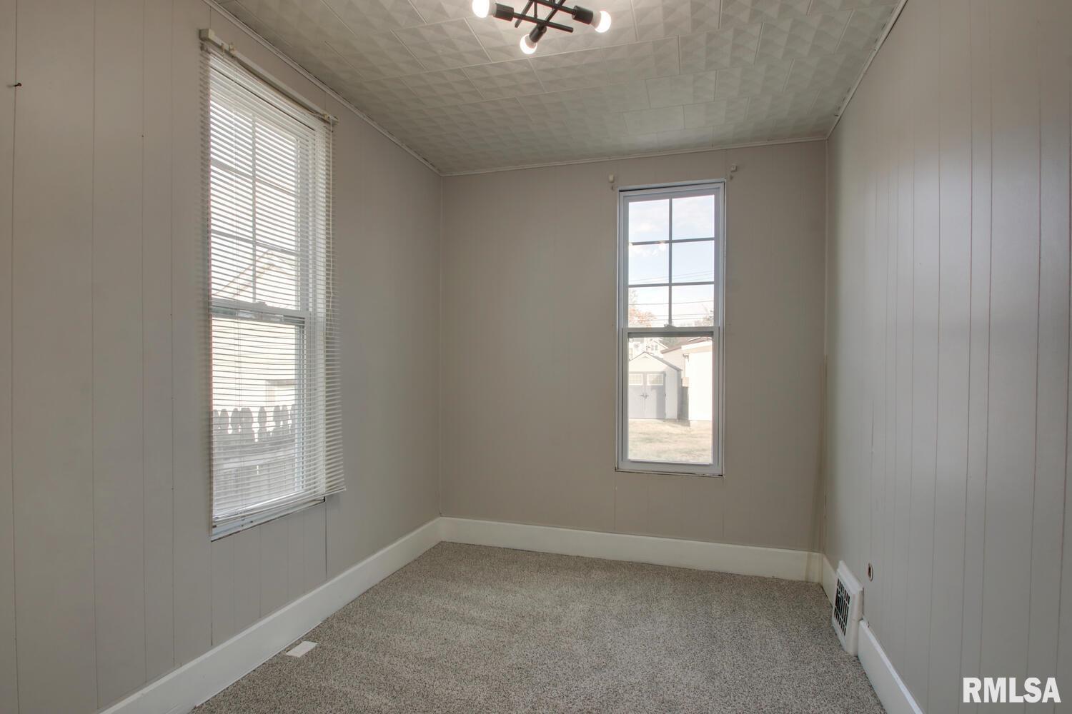 1615 Maple Street Quincy, IL 62301 - Photo 7 of 24