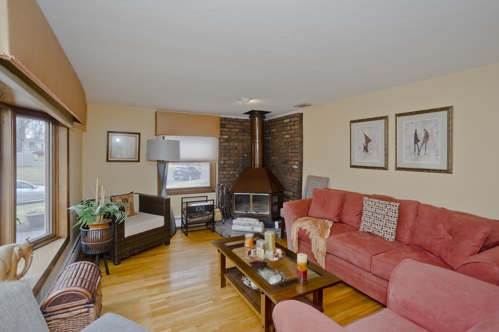322 Holcomb Road Springfield, MA 01118 - Photo 12 of 32 Gallery Image 12