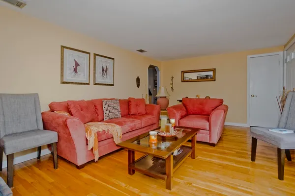 $325,000 | 322 Holcomb Road, Springfield, MA 01118