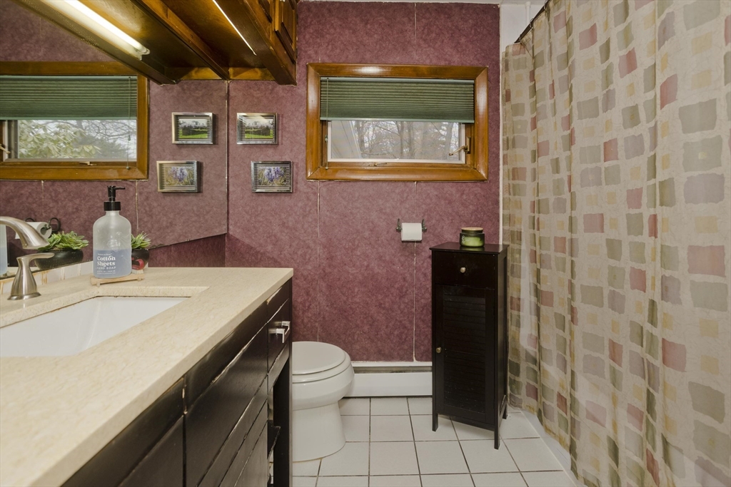 322 Holcomb Road Springfield, MA 01118 - Photo 15 of 32 Gallery Image 15