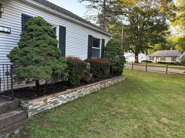 $325,000 | 322 Holcomb Road, Springfield, MA 01118