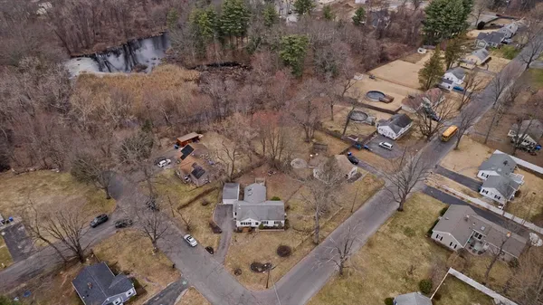 $325,000 | 322 Holcomb Road, Springfield, MA 01118