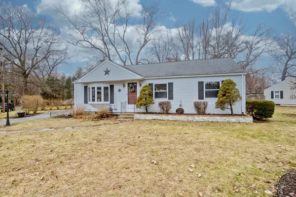 $325,000 | 322 Holcomb Road, Springfield, MA 01118