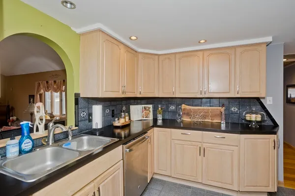 $325,000 | 322 Holcomb Road, Springfield, MA 01118
