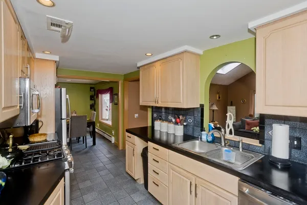 $325,000 | 322 Holcomb Road, Springfield, MA 01118