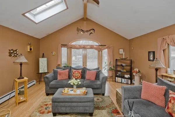 $325,000 | 322 Holcomb Road, Springfield, MA 01118