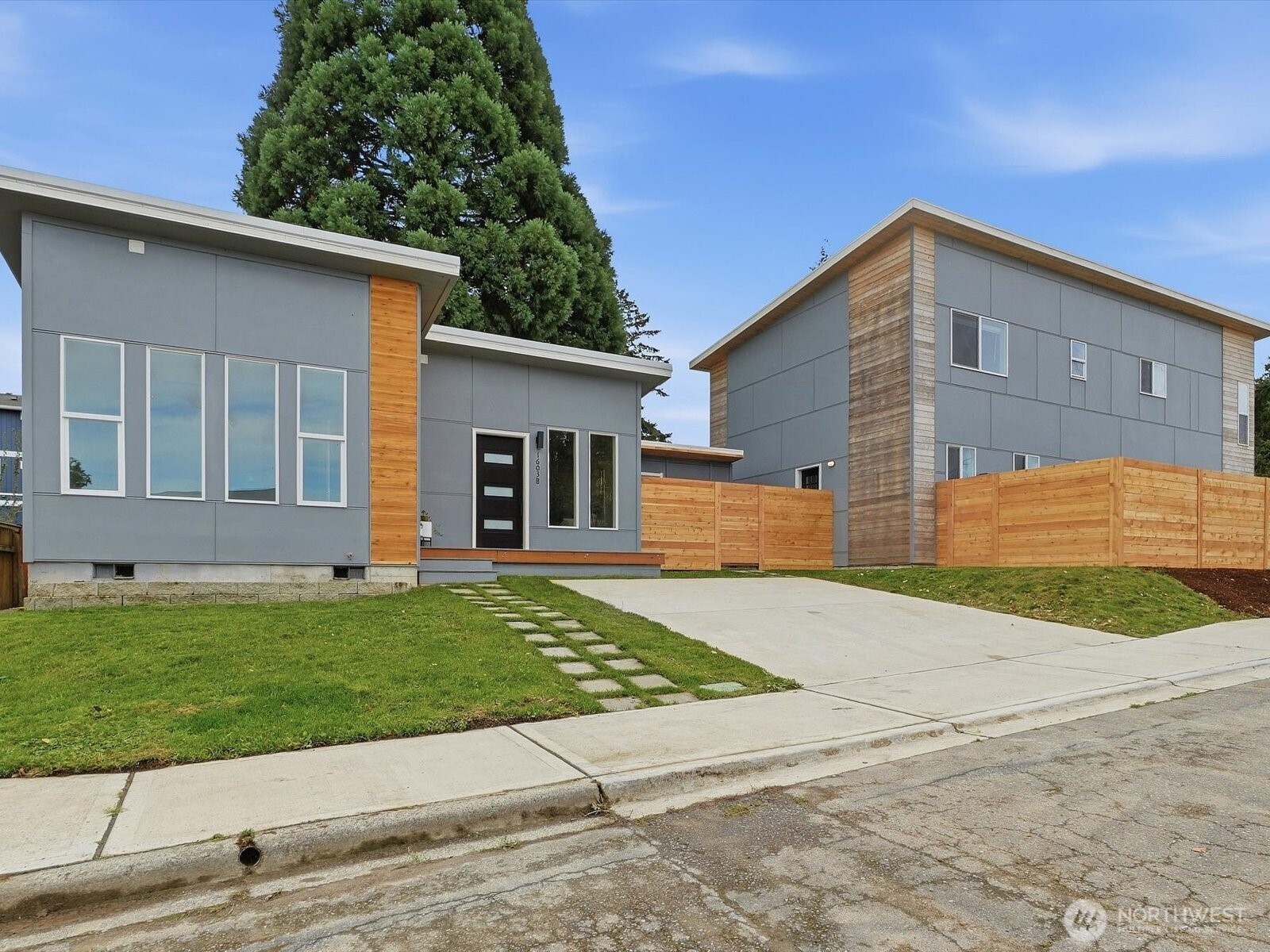 1603 South Walters Road Tacoma, WA 98465 - Photo 2 of 40 Gallery Image 2