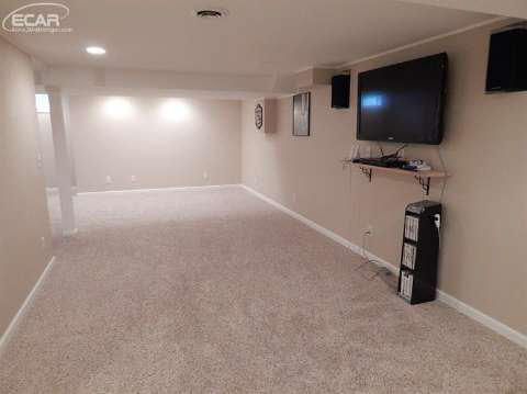11727 Tipsico Lake Road Fenton, MI 48430 - Photo 14 of 29 20444631-13.JPG