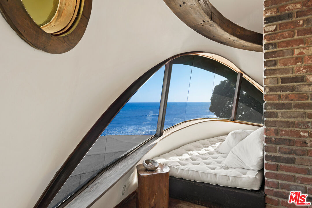 33604 Pacific Coast Highway Malibu, CA 90265 - Photo 19 of 46 a view of entryway