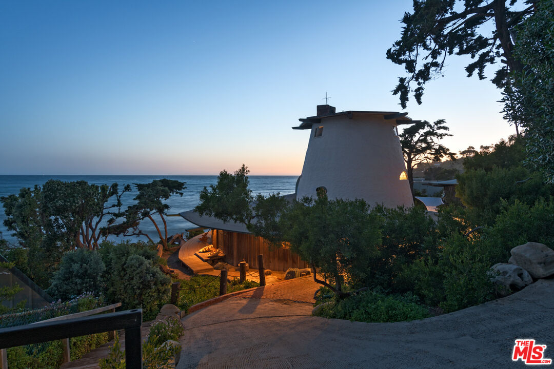 33604 Pacific Coast Highway Malibu, CA 90265 - Photo 38 of 46 a view of a city