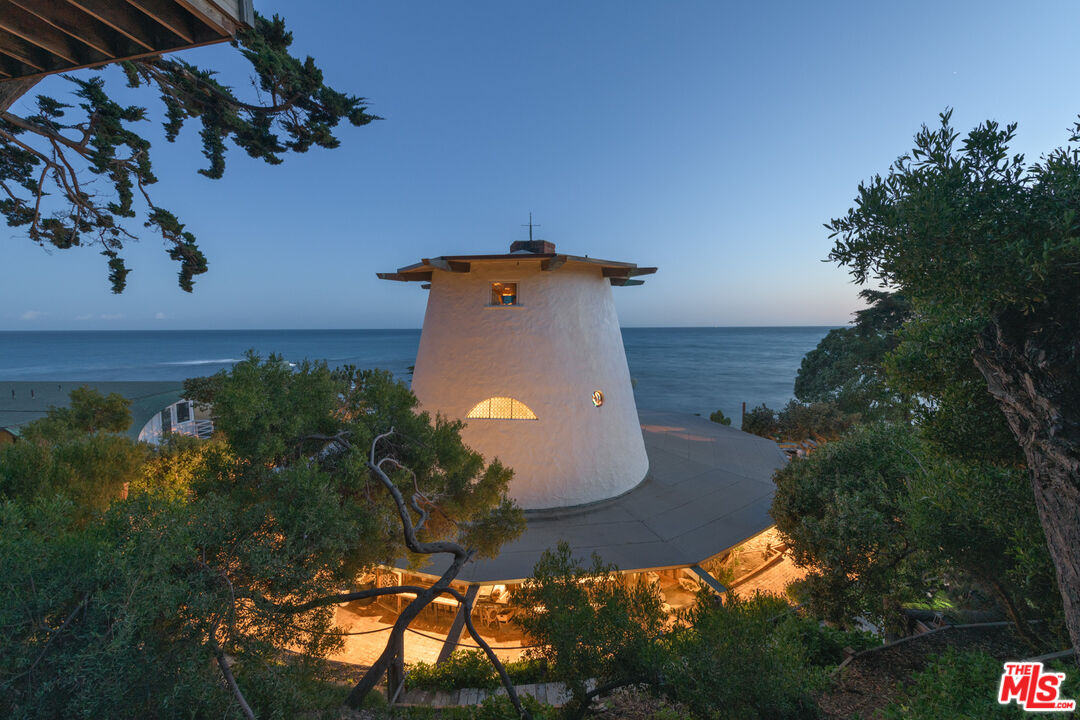 33604 Pacific Coast Highway Malibu, CA 90265 - Photo 40 of 46 a view of a small yard