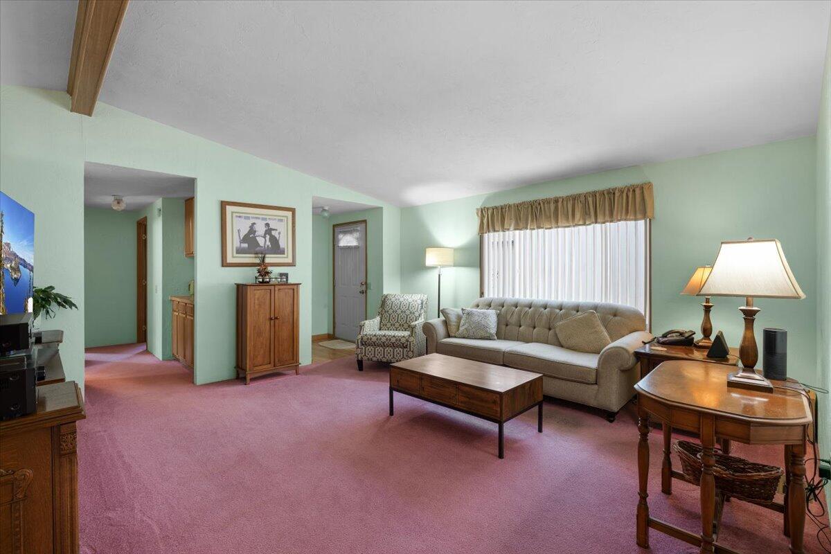 555 Freeman Road, Unit 146 Central Point, OR 97502 - Photo 6 of 21 14-CI_9542