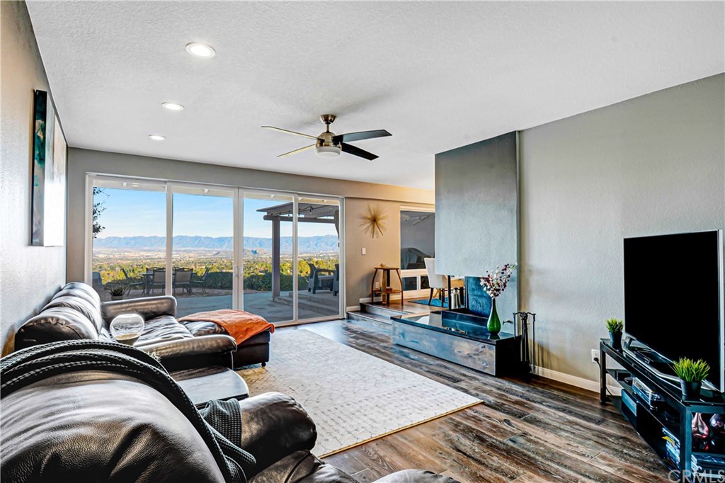 2257 El Capitan Drive Riverside, CA 92506 - Photo 11 of 41