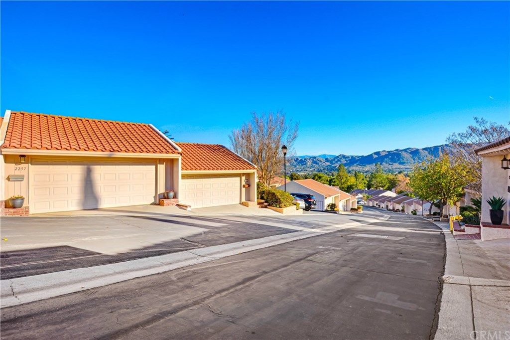 2257 El Capitan Drive Riverside, CA 92506 - Photo 5 of 41