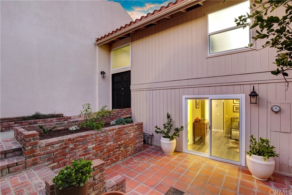 2257 El Capitan Drive Riverside, CA 92506 - Photo 6 of 41