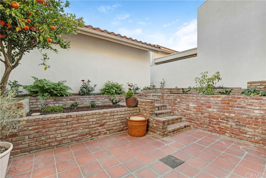 2257 El Capitan Drive Riverside, CA 92506 - Photo 7 of 41