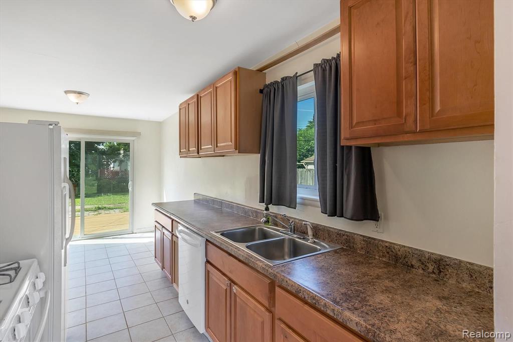 34909 Wick Road Romulus, MI 48174 - Photo 7 of 35