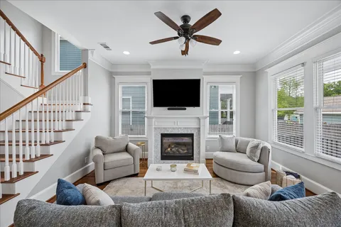 $1,085,000 | 621 West 15th Street, Houston, TX 77008