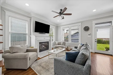 $1,085,000 | 621 West 15th Street, Houston, TX 77008